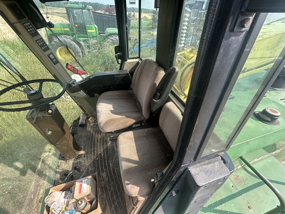 Photo of 1994 John Deere 6810