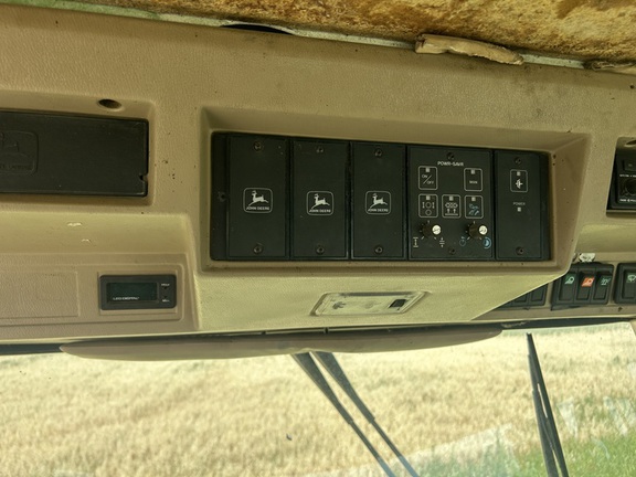 Photo of 1994 John Deere 6810