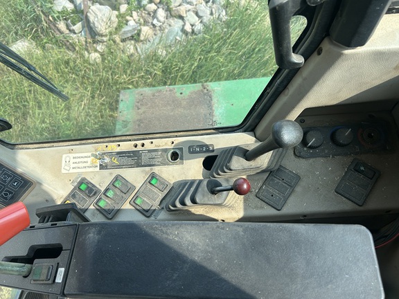 Photo of 1994 John Deere 6810