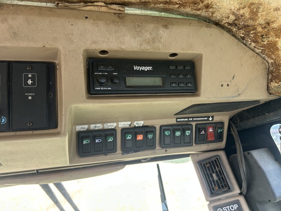 Photo of 1994 John Deere 6810