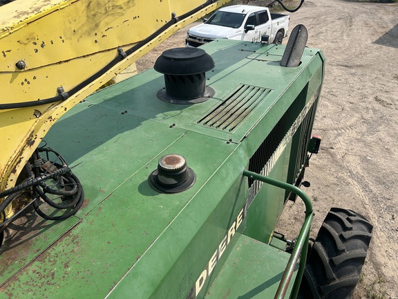 Photo of 1994 John Deere 6810