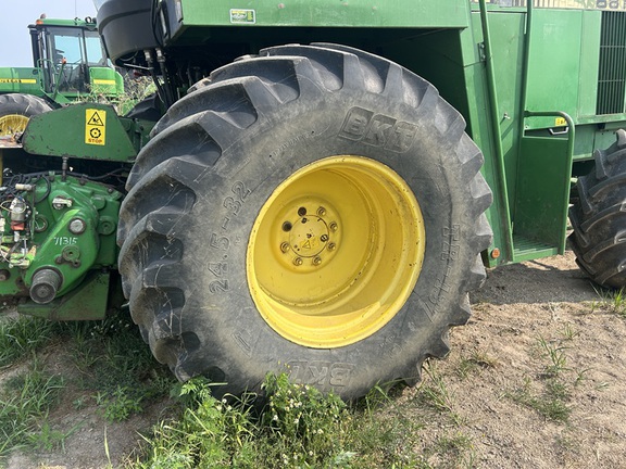 Photo of 1994 John Deere 6810