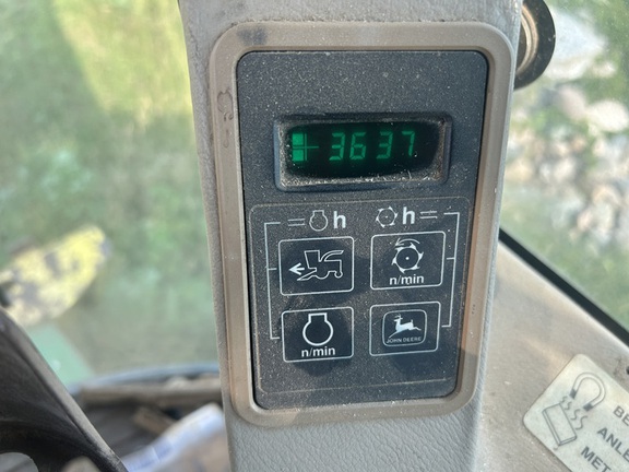 Photo of 1994 John Deere 6810