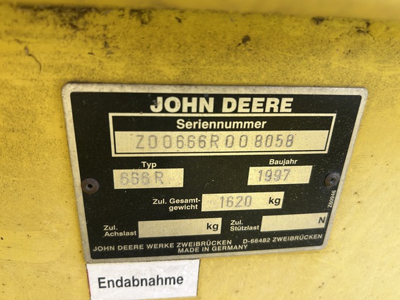 Photo of 1994 John Deere 6810