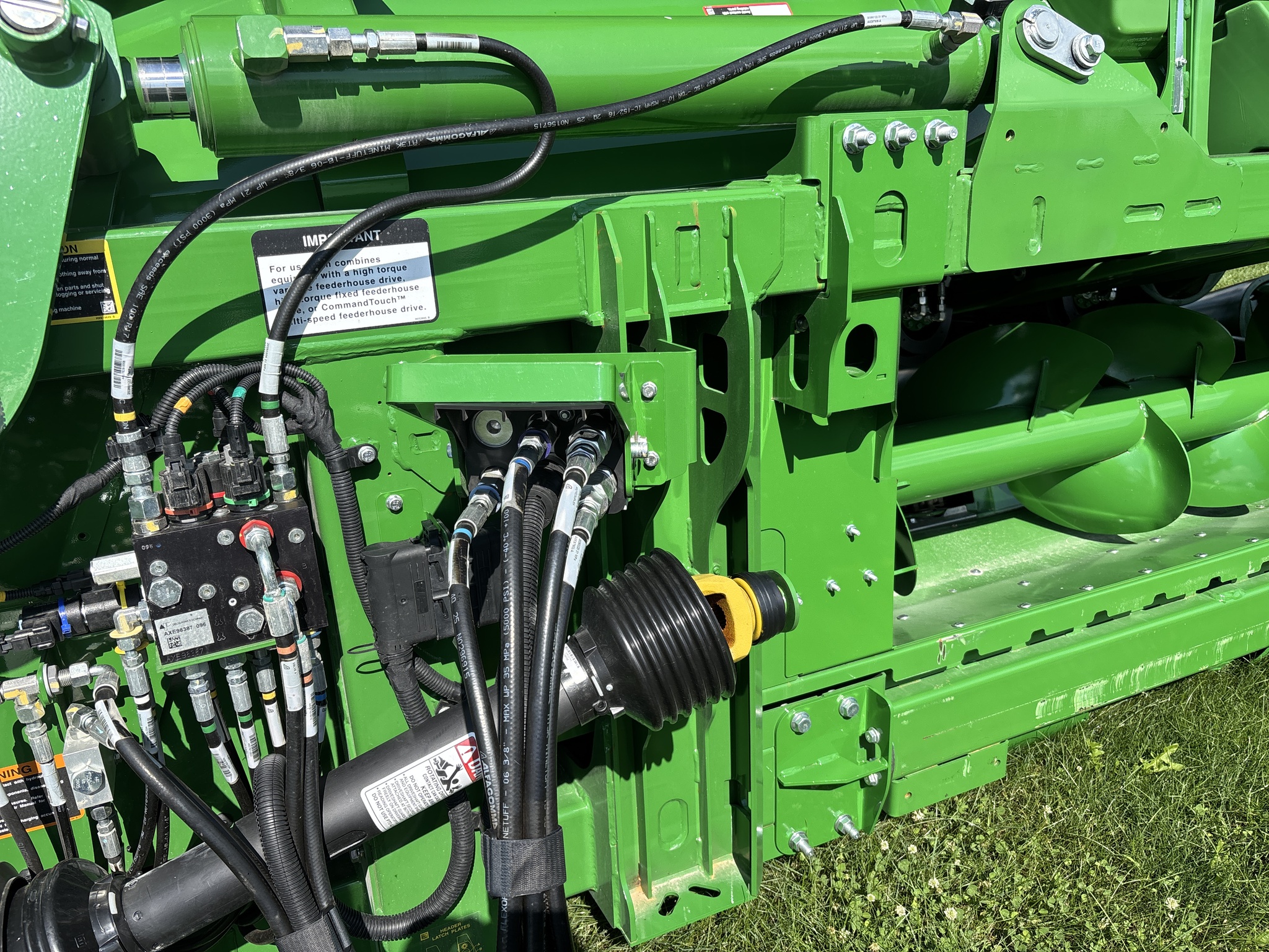 Used 2026 John Deere CF 12 Corn and Row Crop headers at Koenig Equipment in Urbana, OH - PhotoXL6