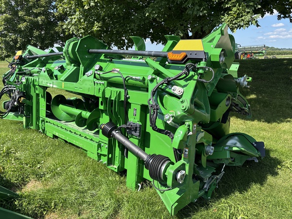 Used 2026 John Deere CF 12 Corn and Row Crop headers at Koenig Equipment in Urbana, OH - Photo2