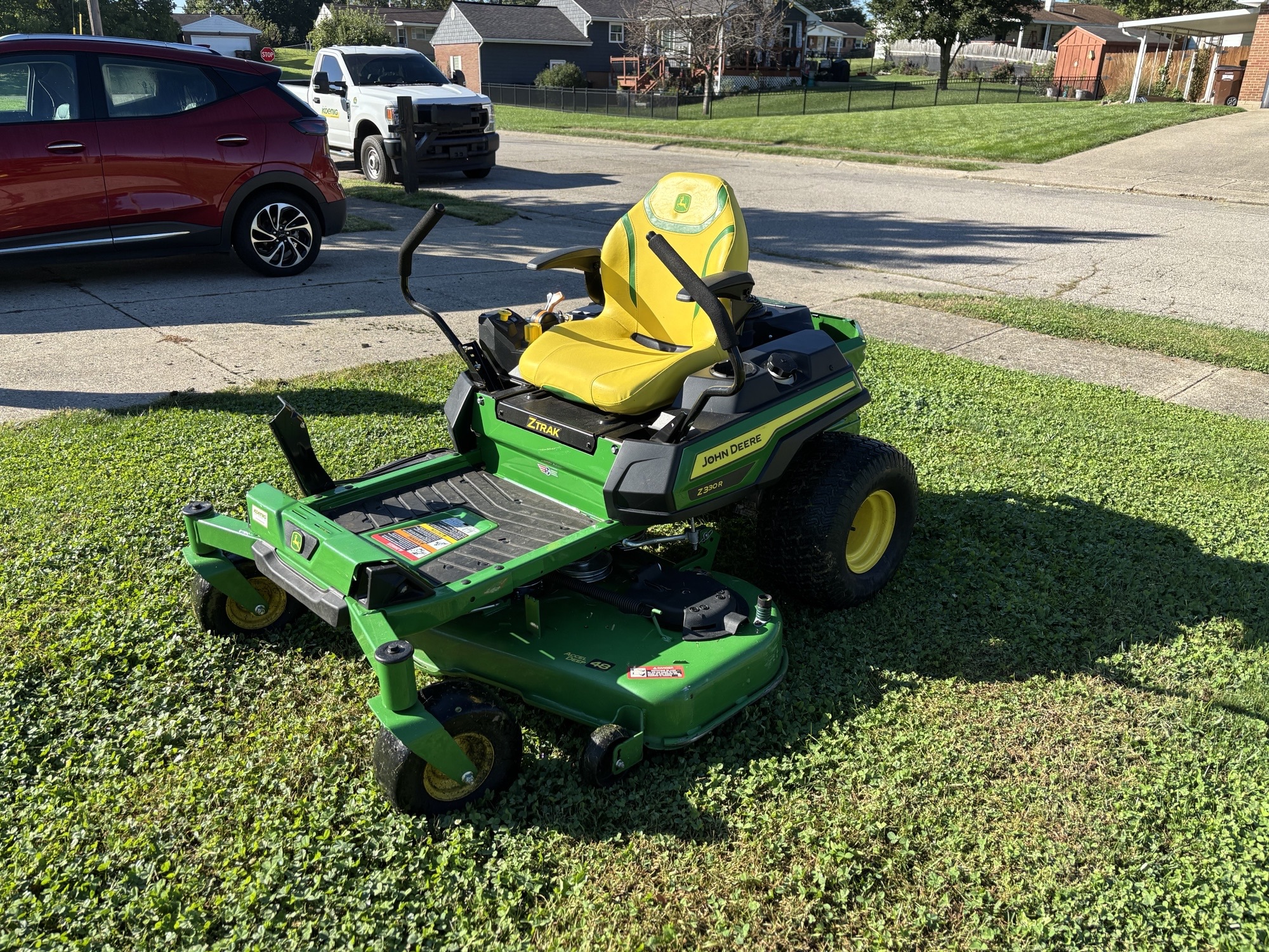 Used 2023 John Deere Z330R Zero Turn Mowers at Koenig Equipment in Lebanon, OH - PhotoXL3