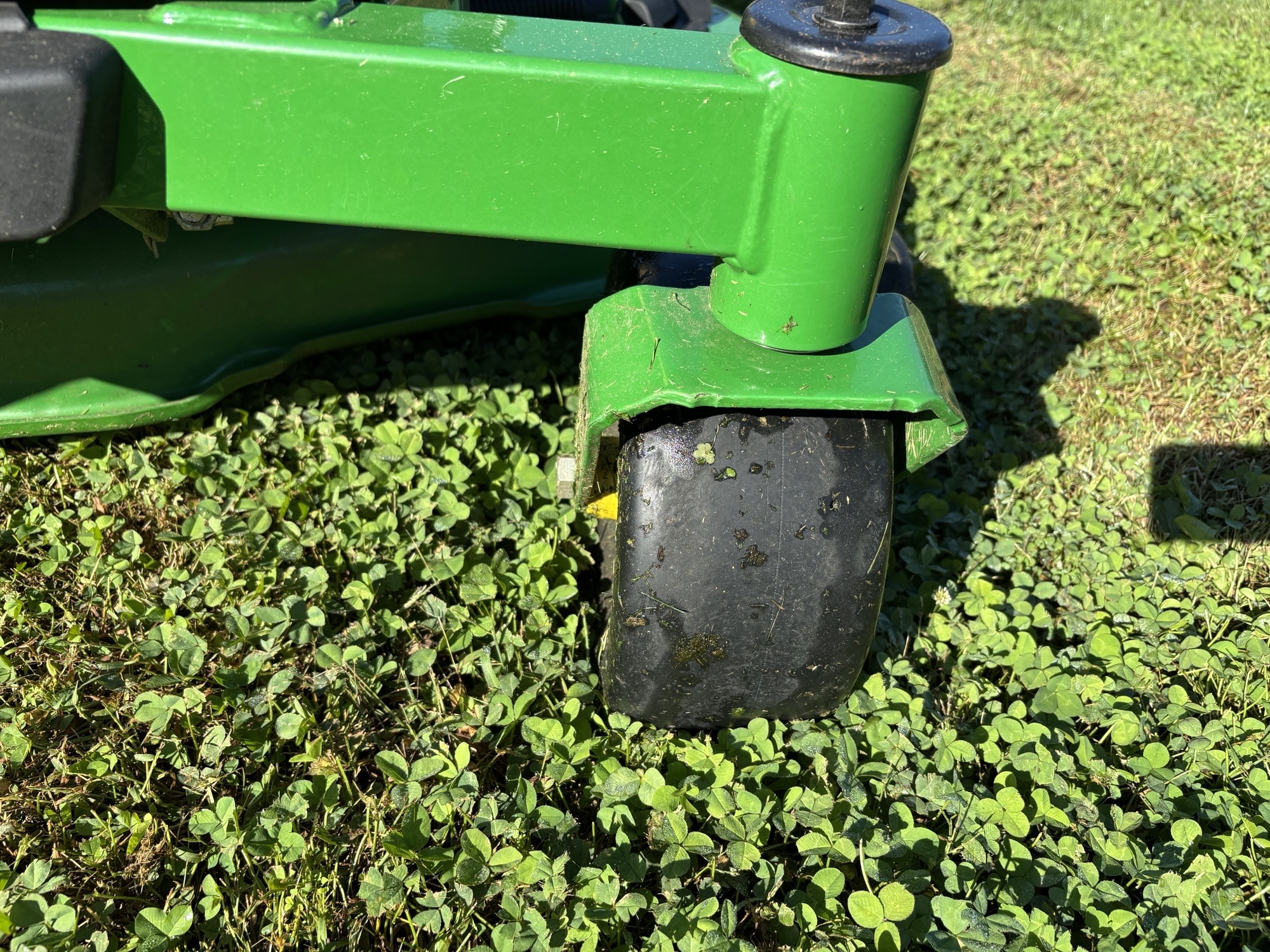 Used 2023 John Deere Z330R Zero Turn Mowers at Koenig Equipment in Lebanon, OH - PhotoXL16