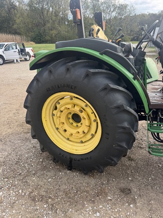 Photo of 2003 John Deere 5520