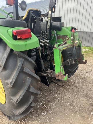 Photo of 2003 John Deere 5520