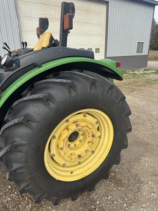 Photo of 2003 John Deere 5520