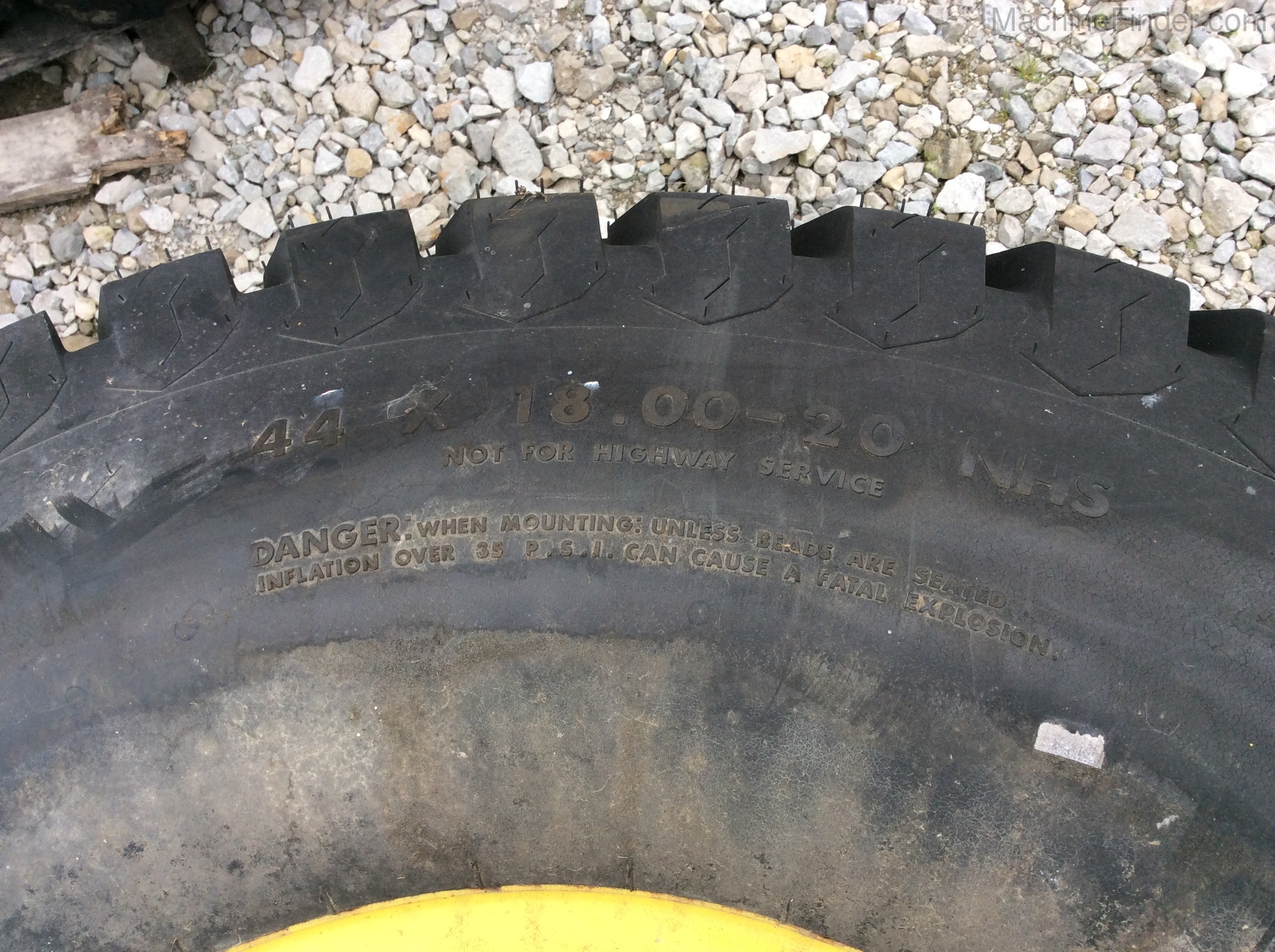 Titan TIRES 44X18.00-20NHS Image 3