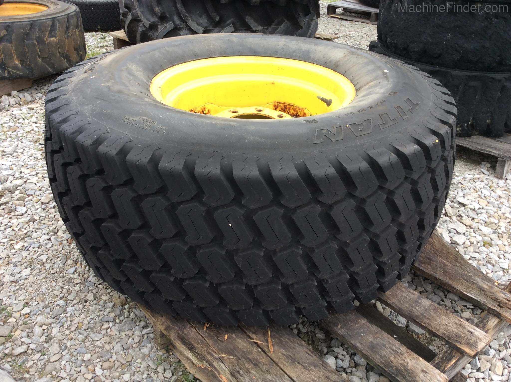 Titan TIRES 44X18.00-20NHS Image 2