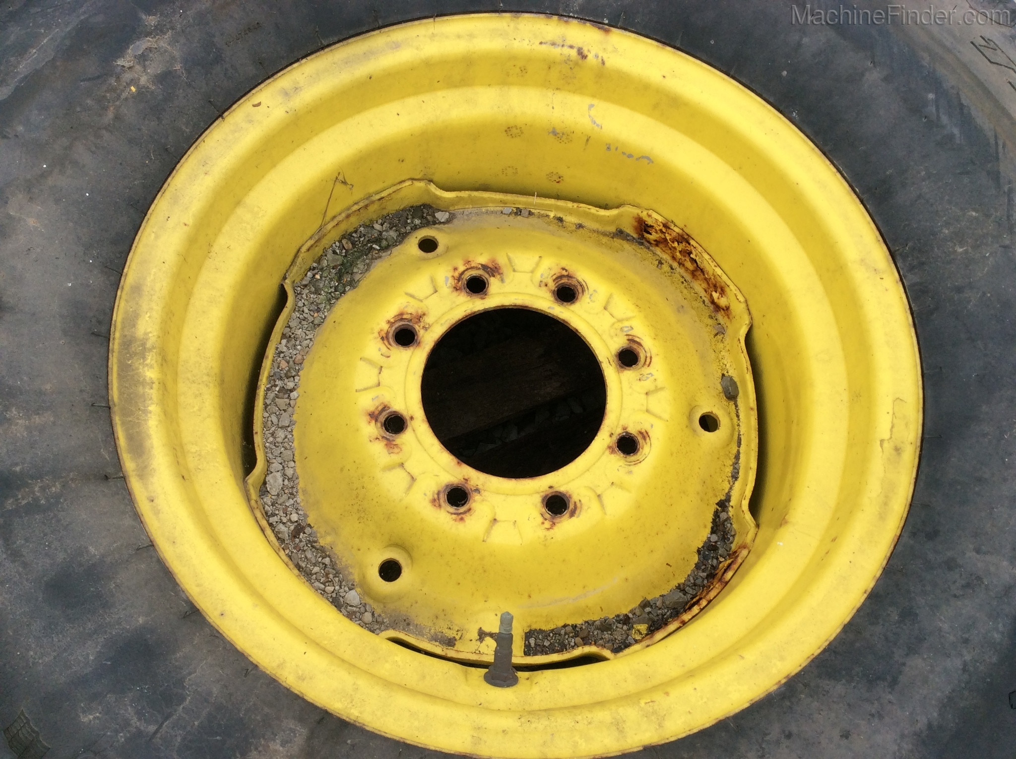 Titan TIRES 44X18.00-20NHS Image 4