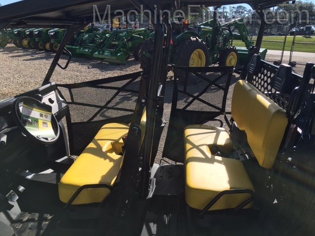 2020 John Deere XUV560E Image 5