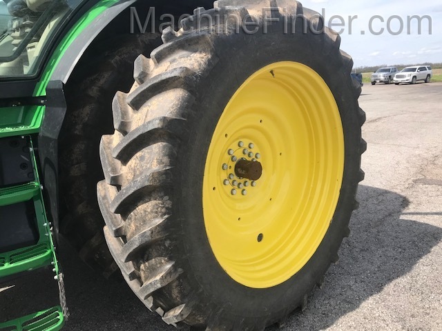 2016 John Deere 8270R Image 5