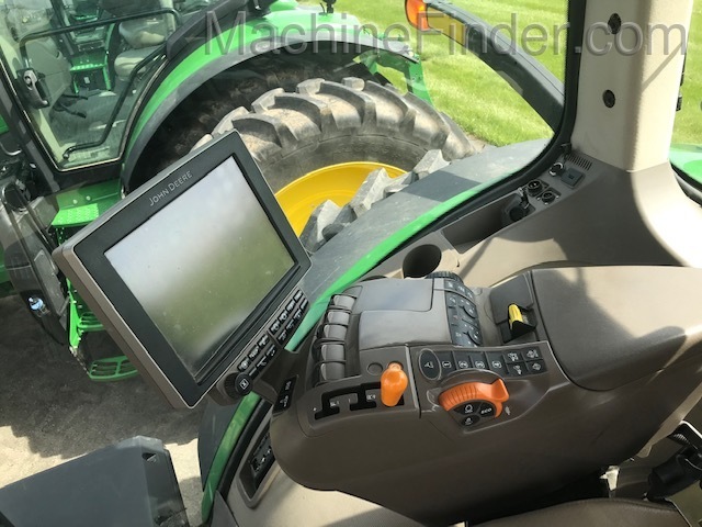 2016 John Deere 8270R Image 8