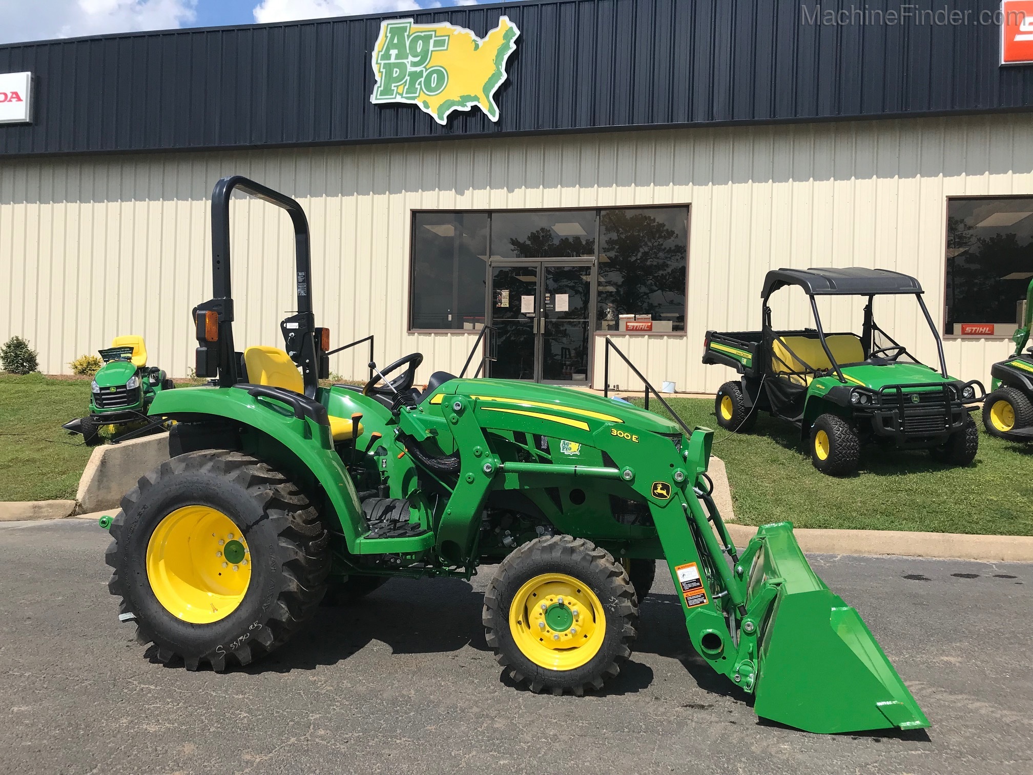 2021 John Deere 3035D Image 3