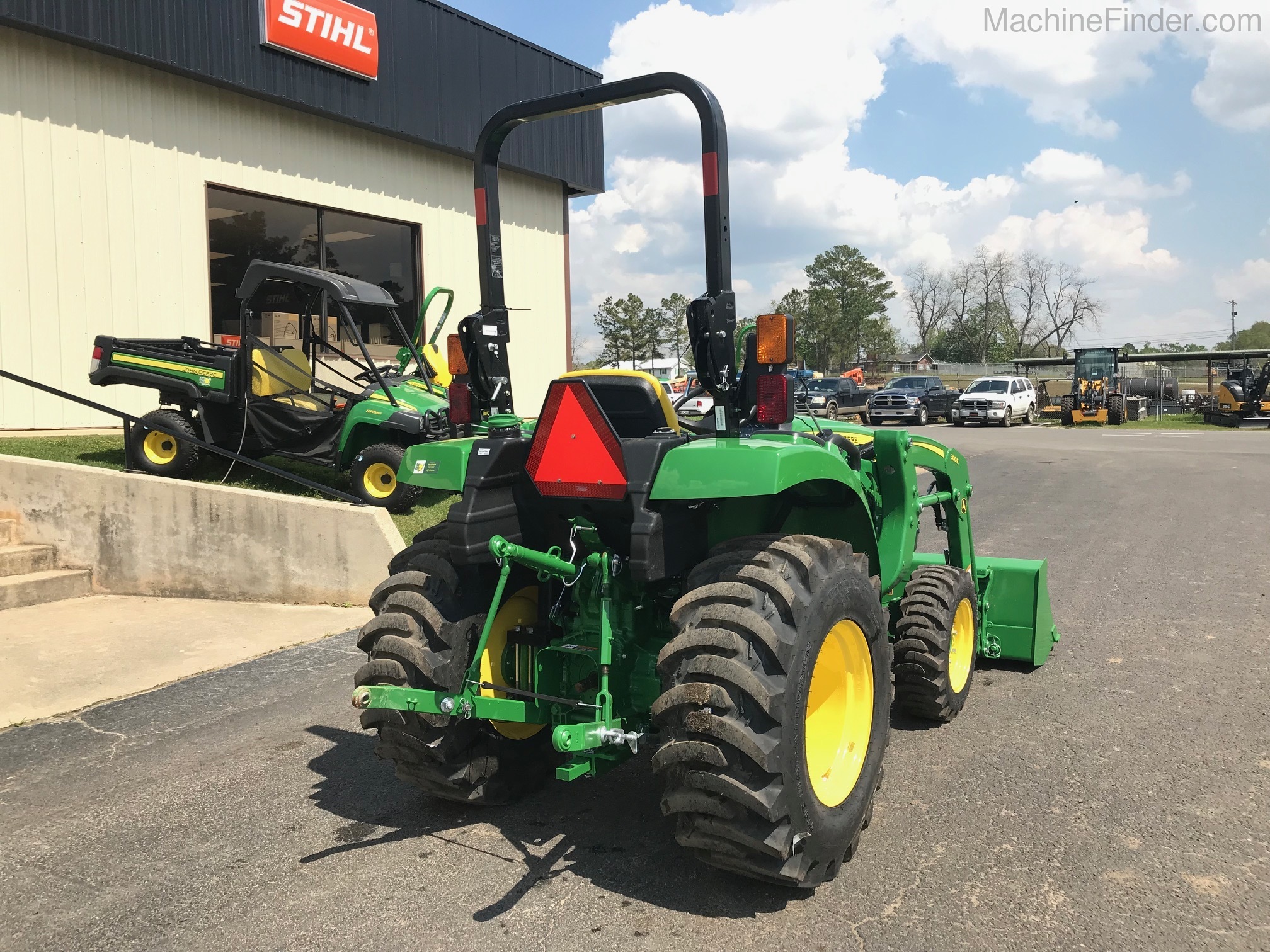 2021 John Deere 3035D Image 5