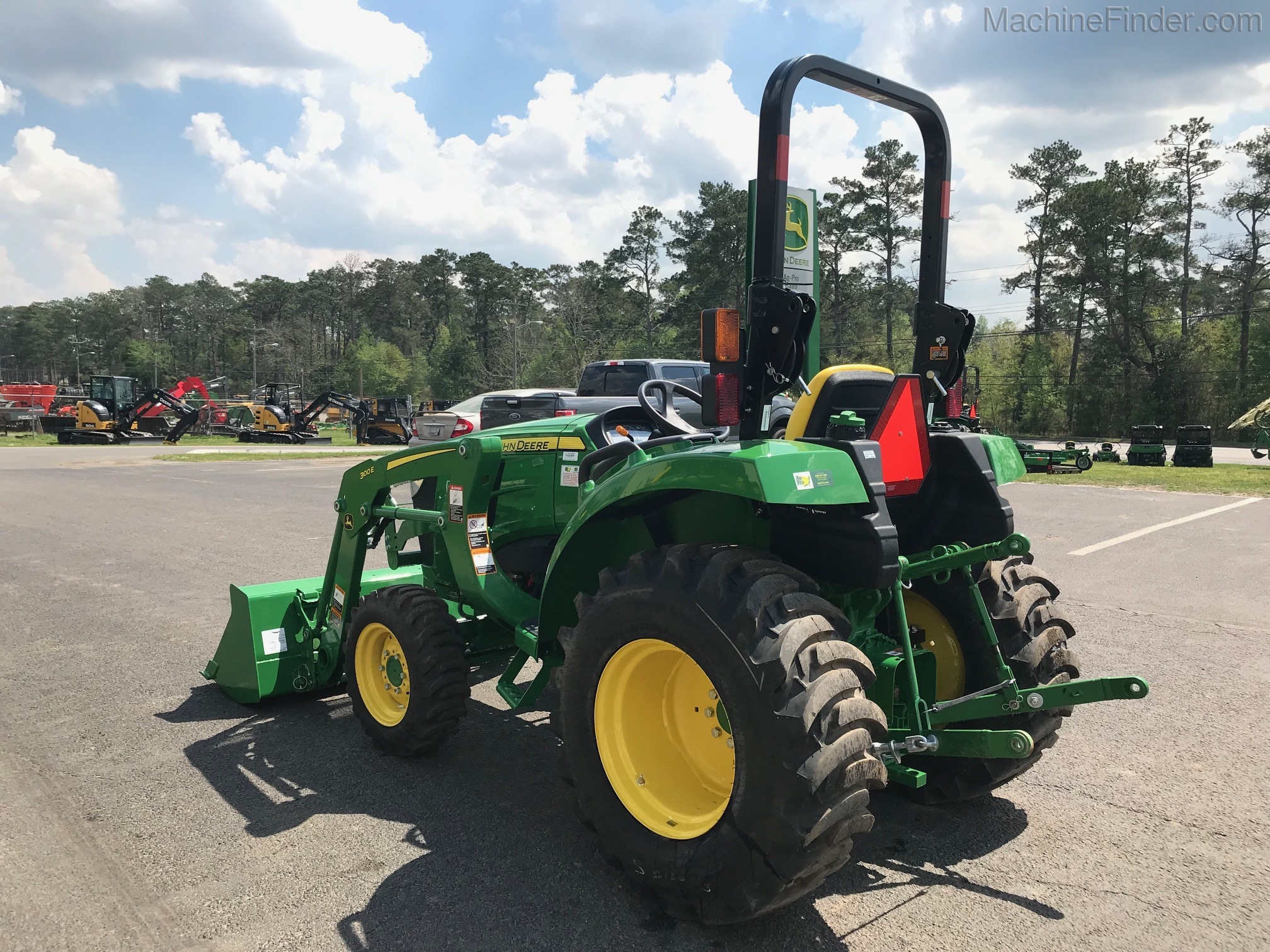 2021 John Deere 3035D Image 8