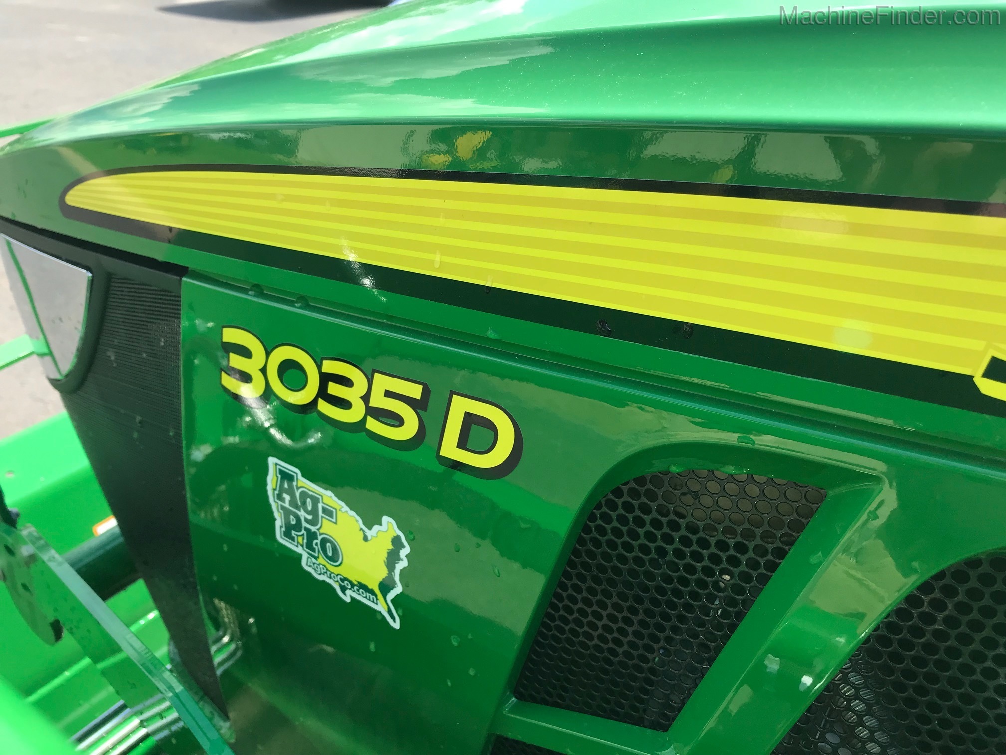 2021 John Deere 3035D Image 6