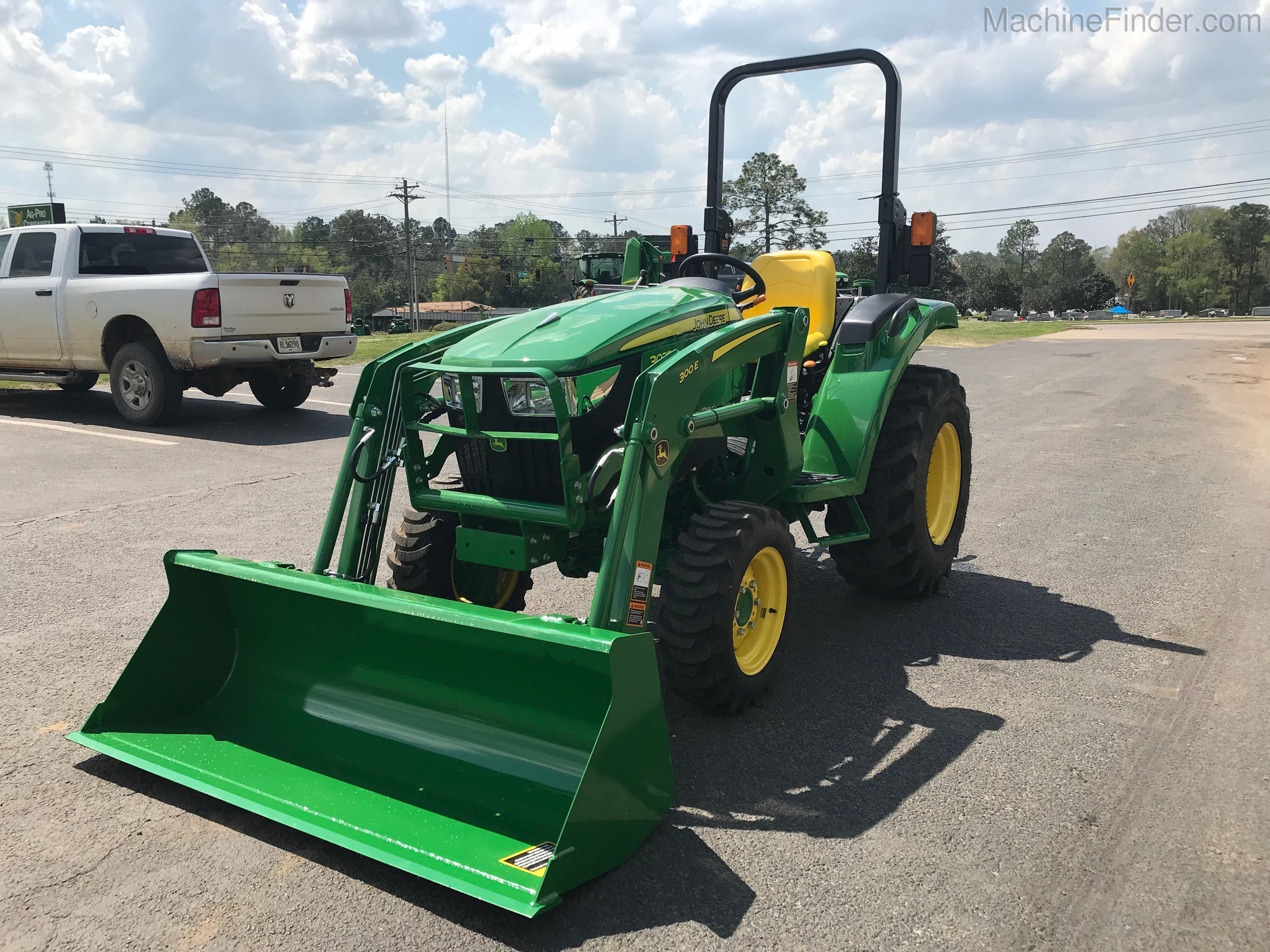 2021 John Deere 3035D Image 2