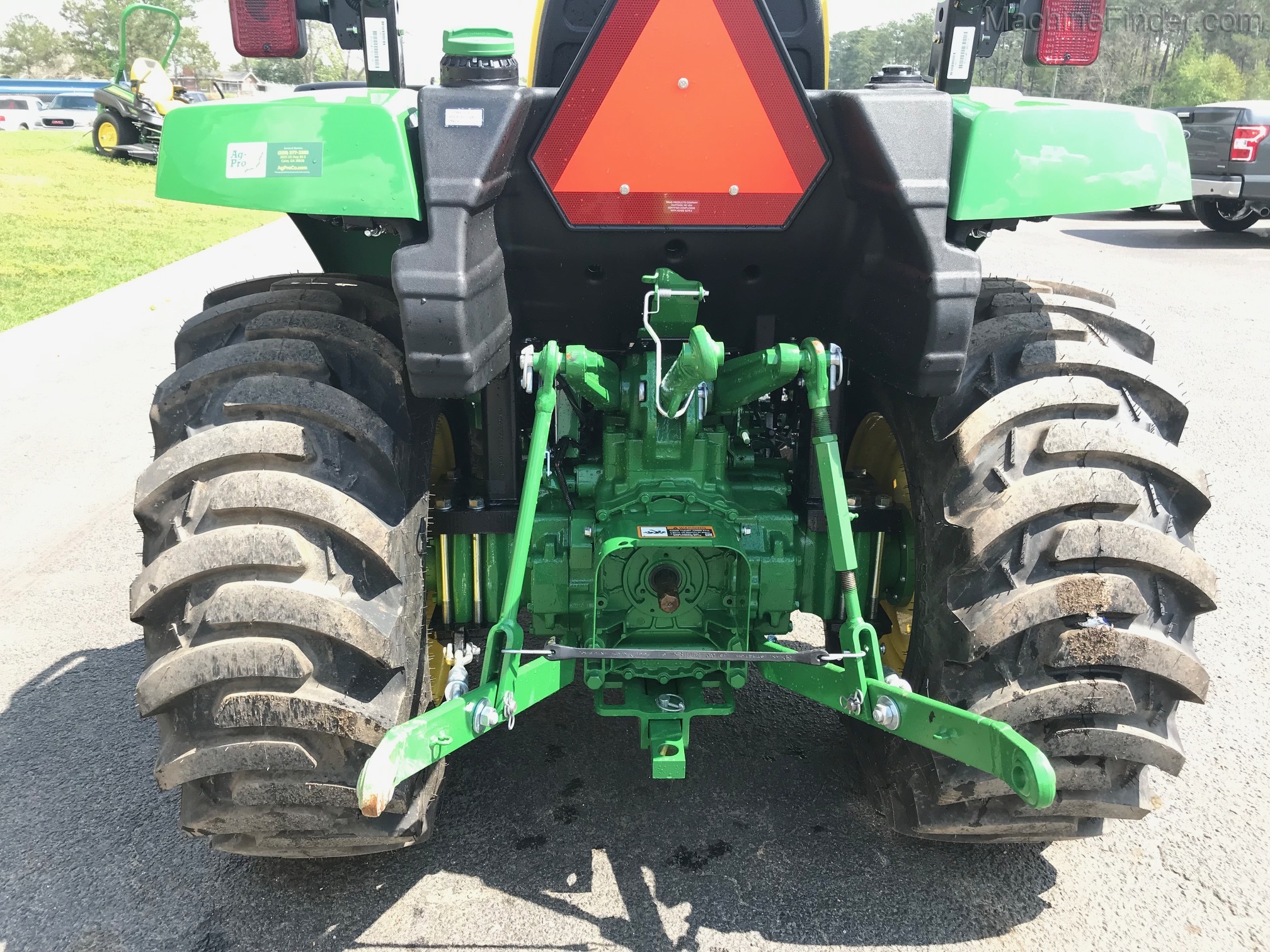 2021 John Deere 3035D Image 9