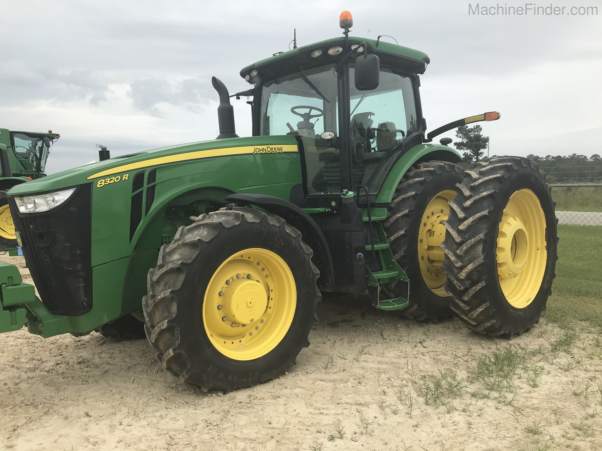 2017 John Deere 8320R Image 4