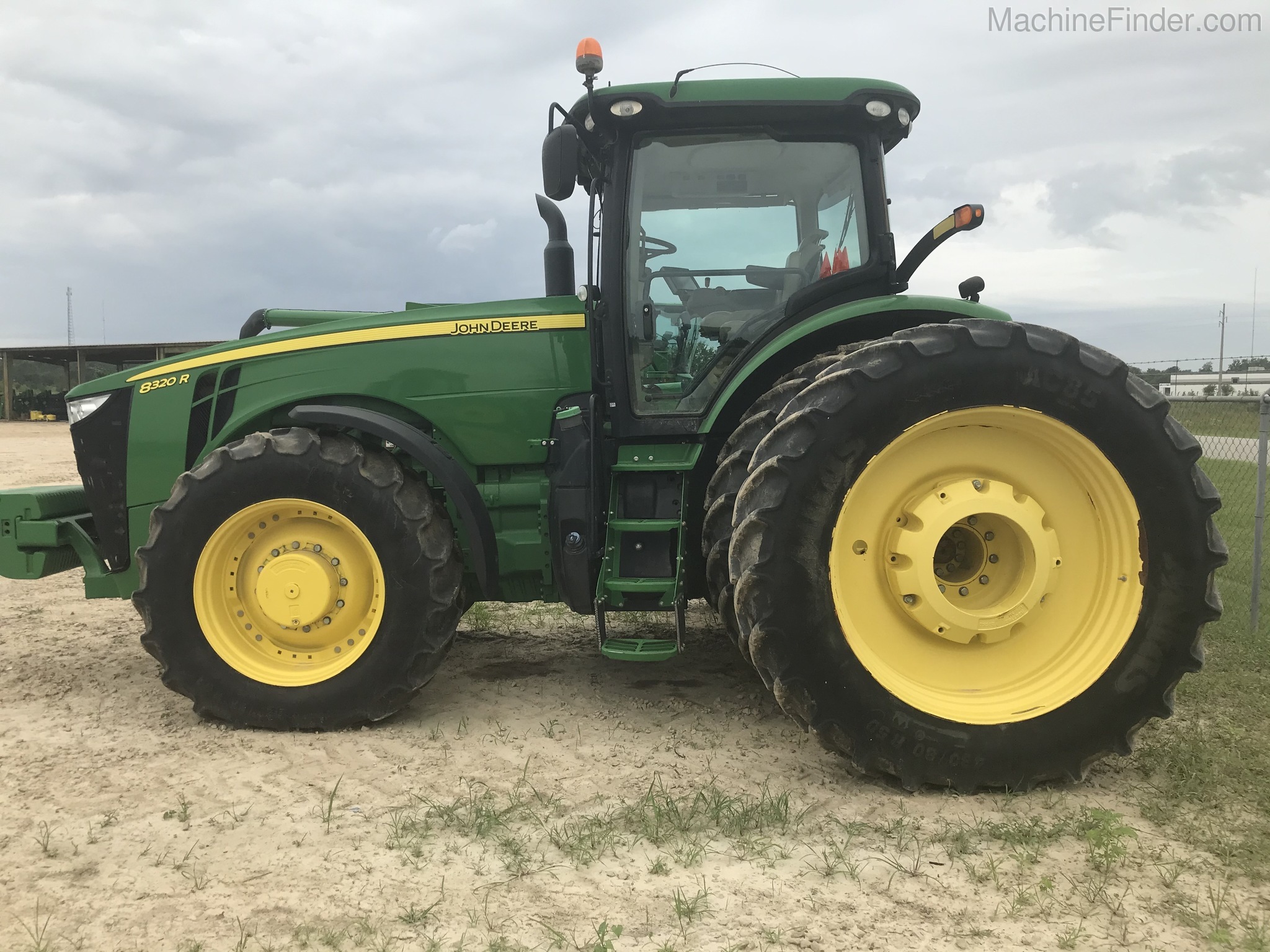 2017 John Deere 8320R Image 5