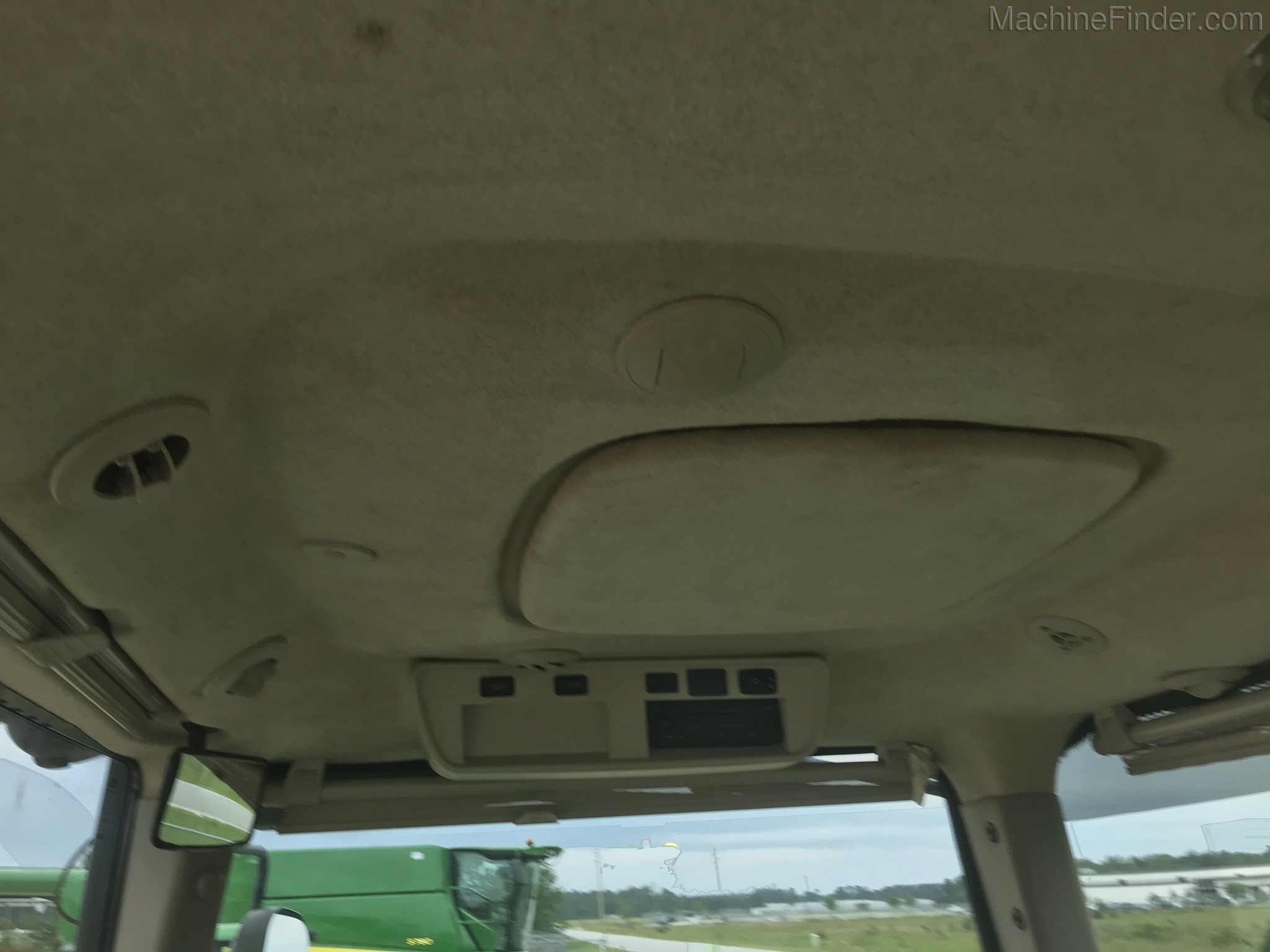 2017 John Deere 8320R Image 11