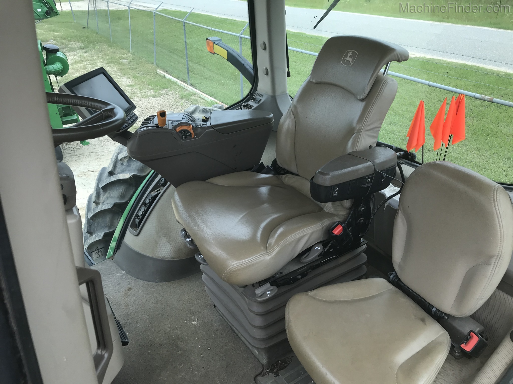 2017 John Deere 8320R Image 10