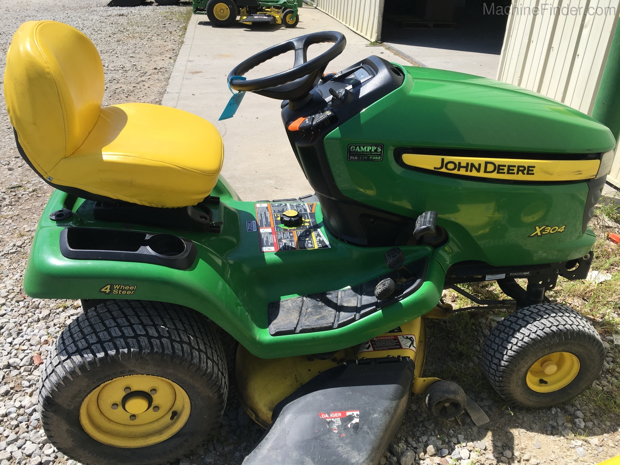 2008 John Deere X304 Image 2