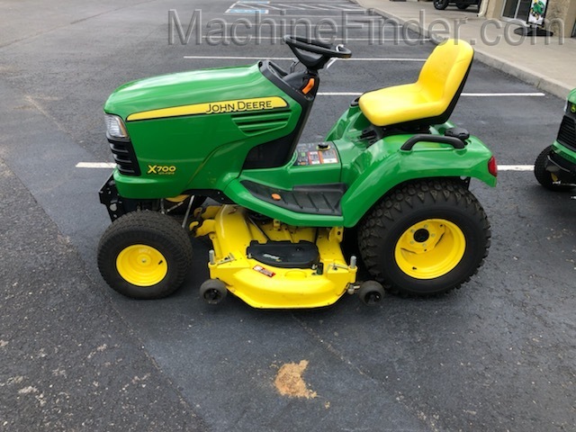 2012 John Deere X700 Image 2