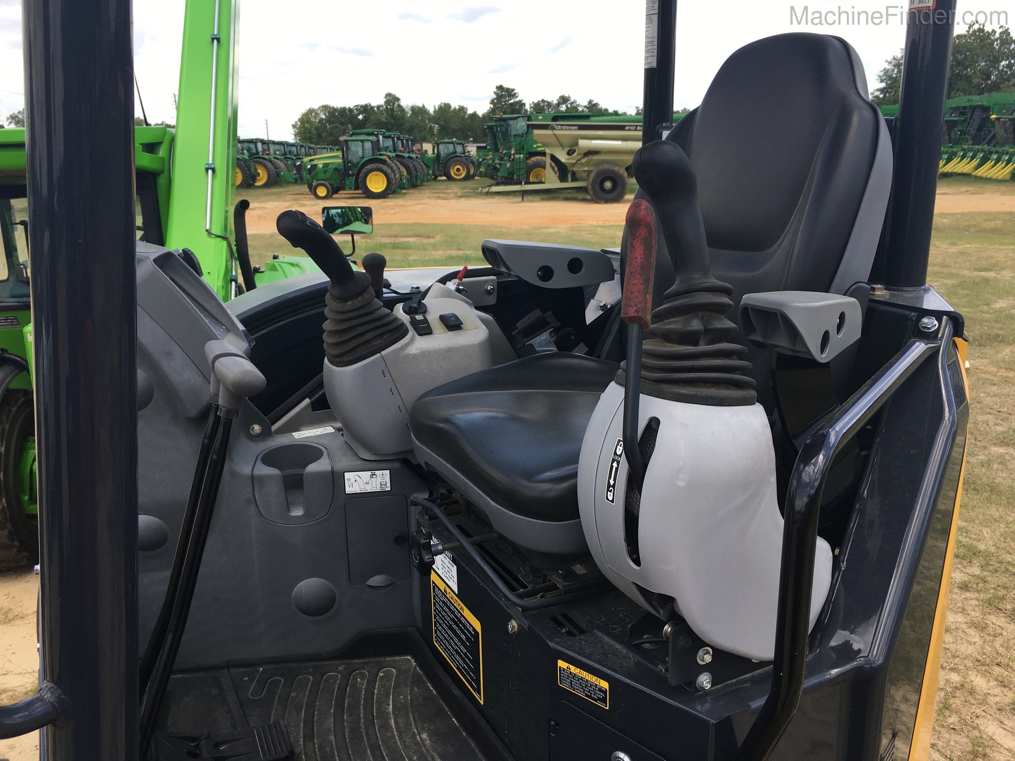 2018 John Deere 30G Image 6
