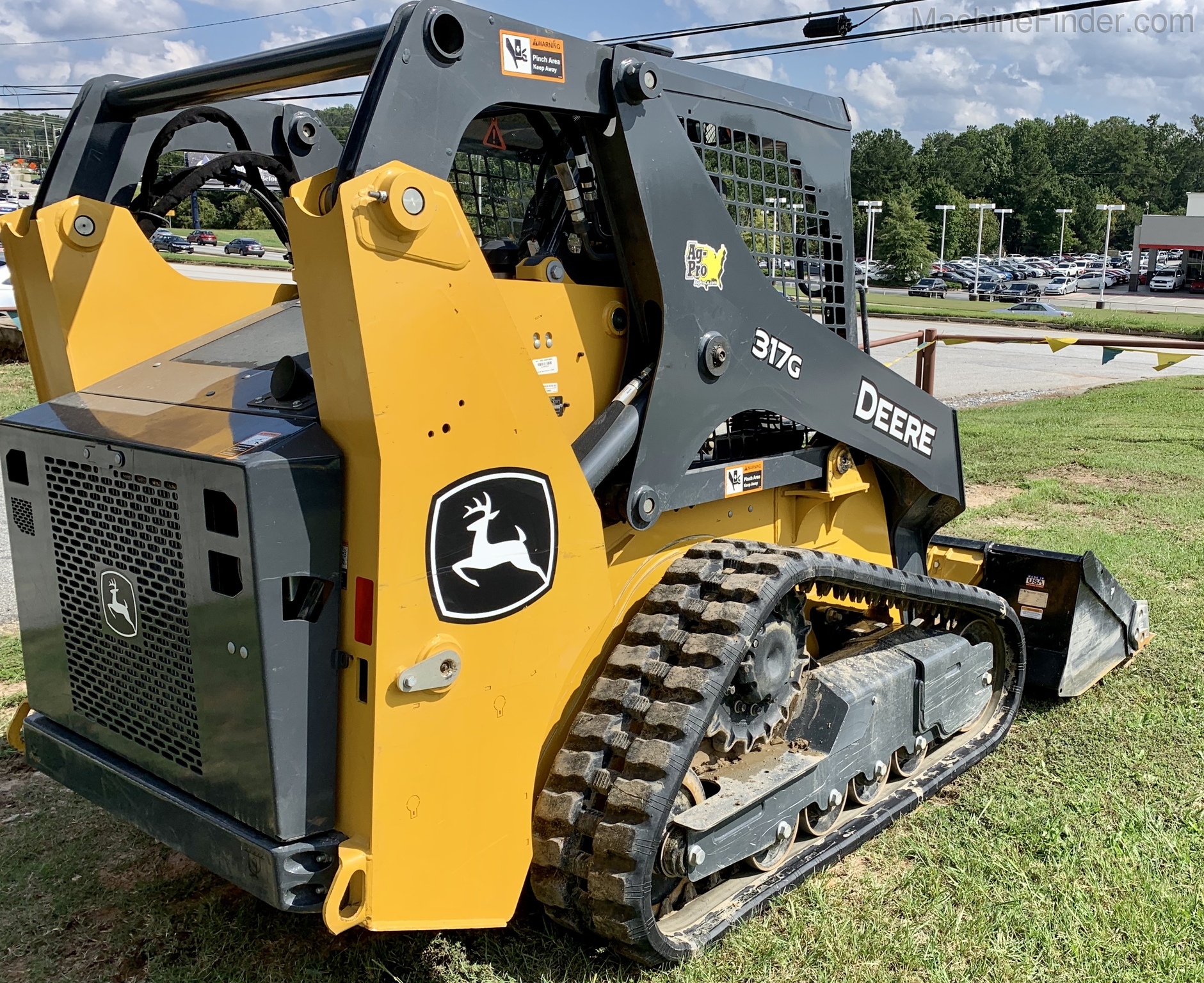 2020 John Deere 317G Image 4