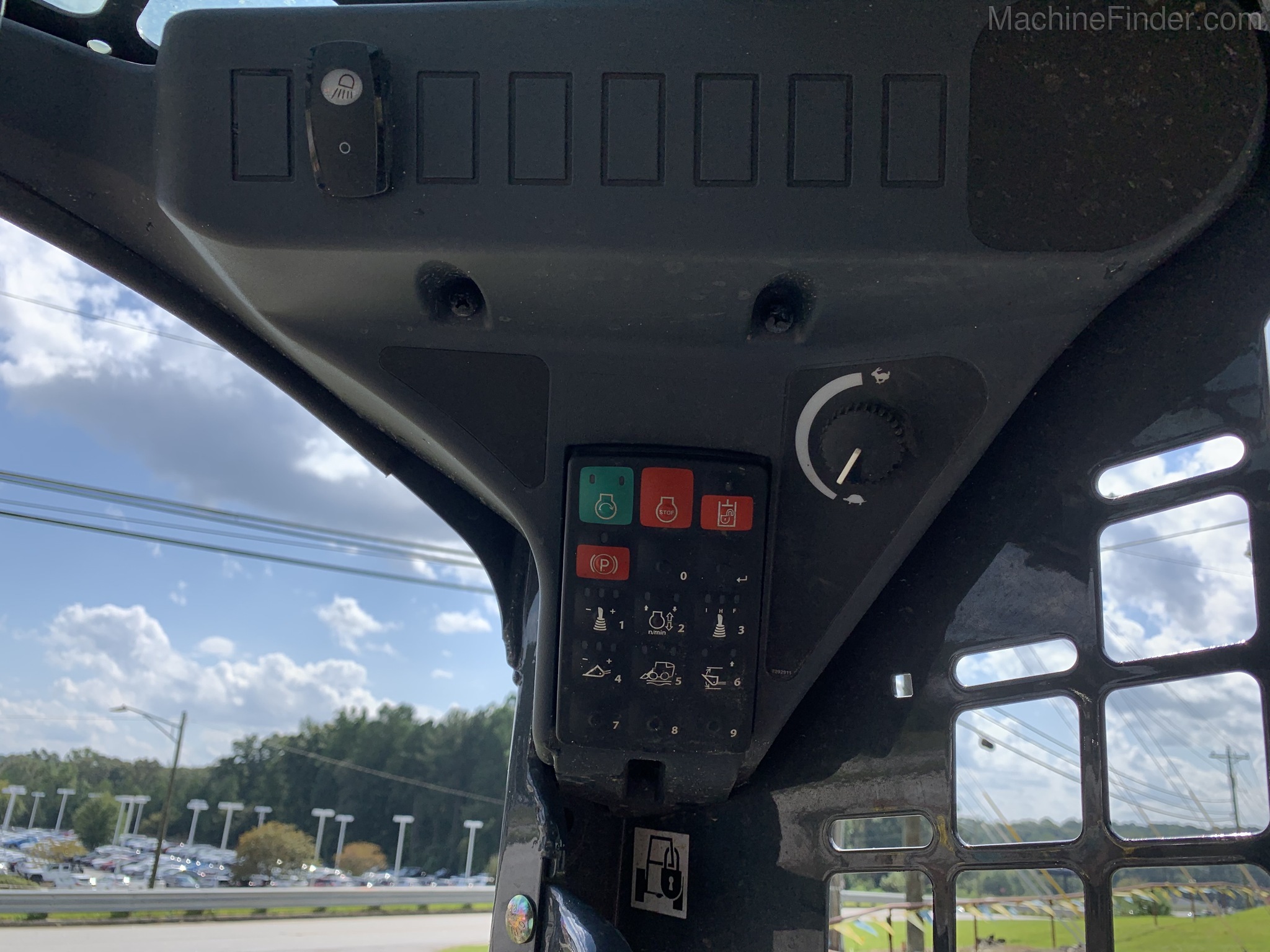 2020 John Deere 317G Image 7