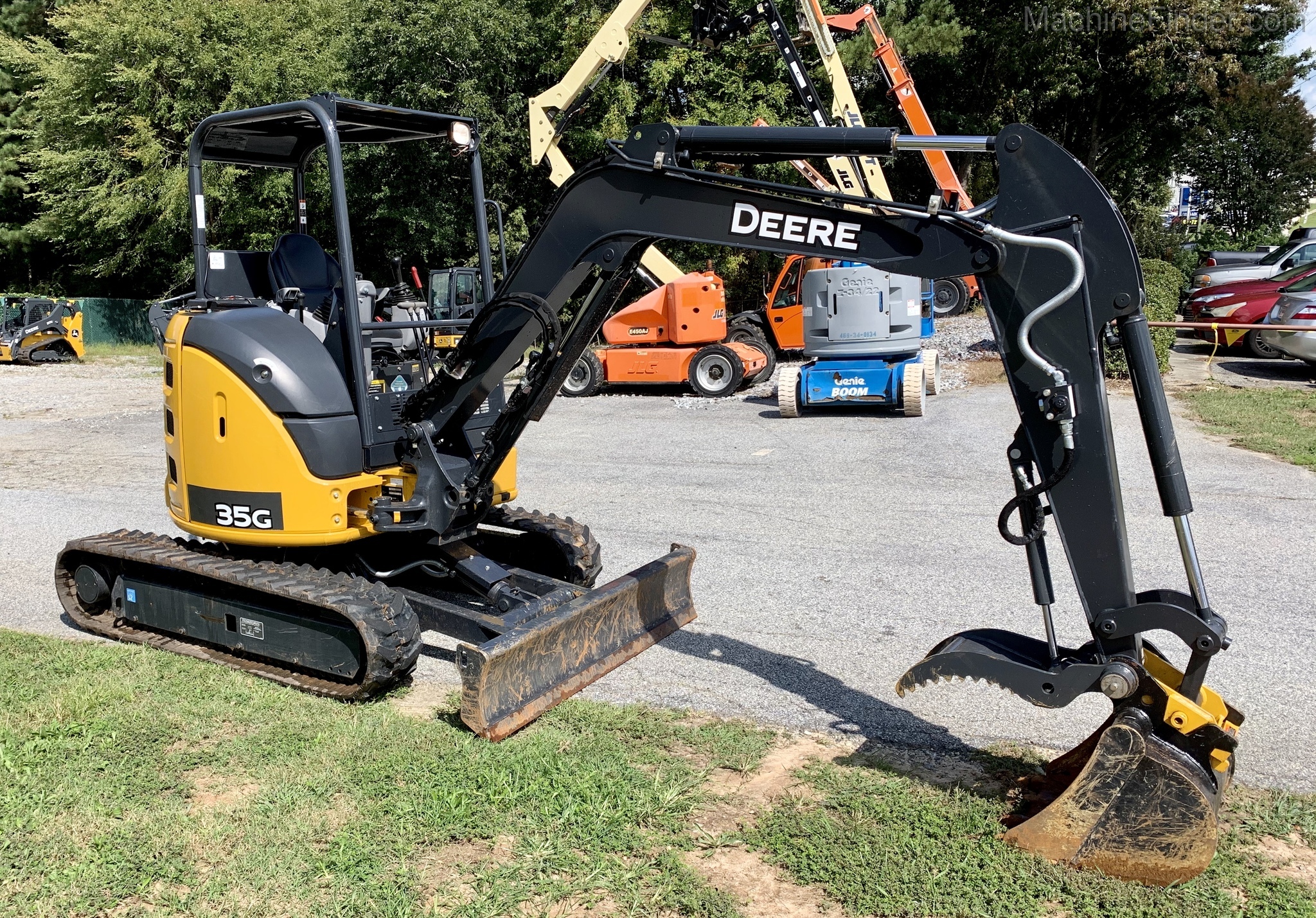 2020 John Deere 35G Image 2