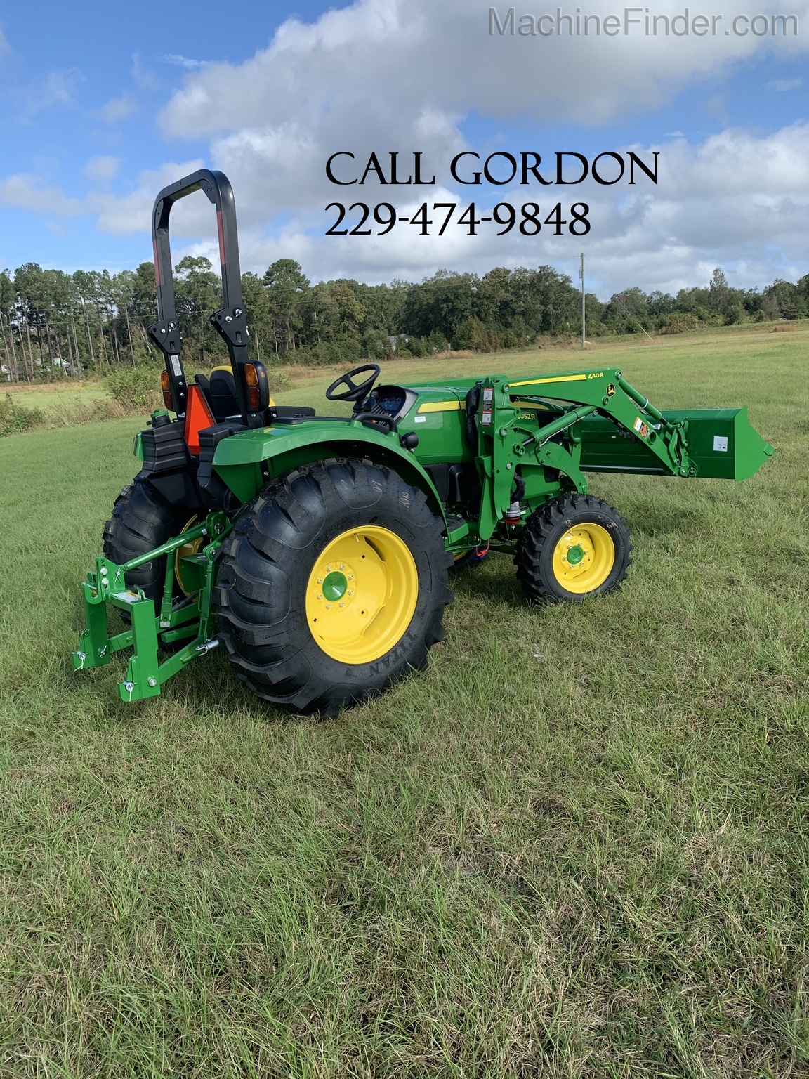 2020 John Deere 4052R Image 2