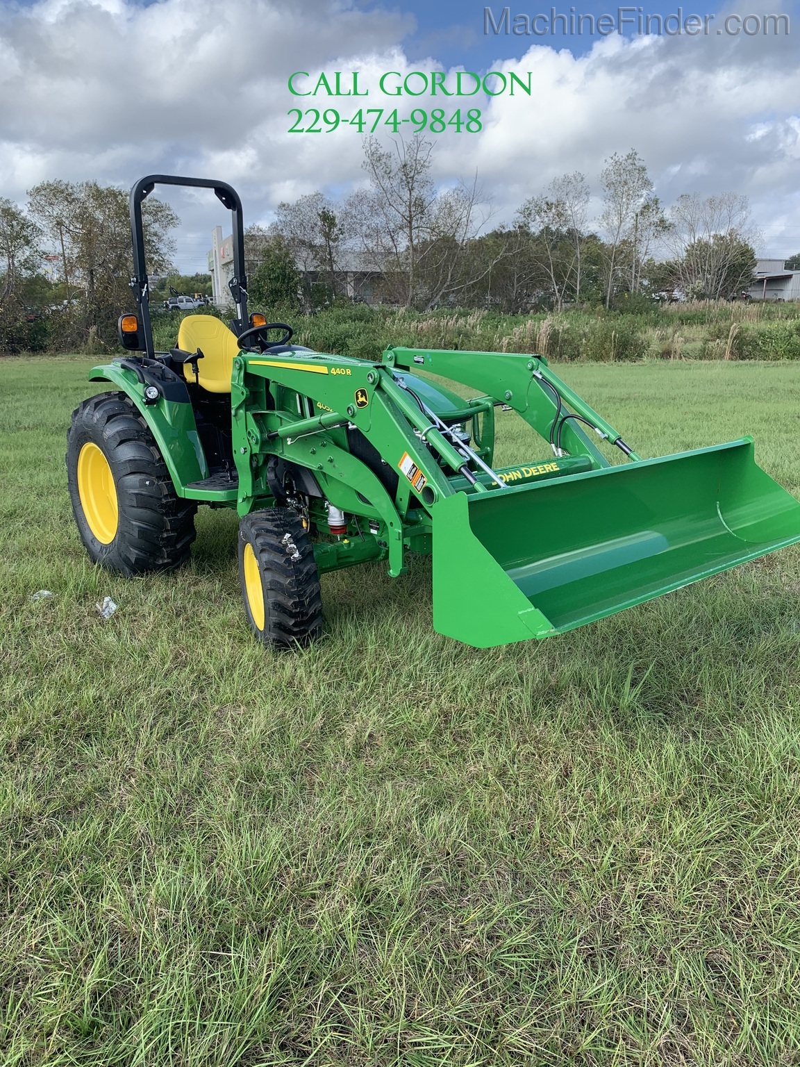 2020 John Deere 4052R Image 5