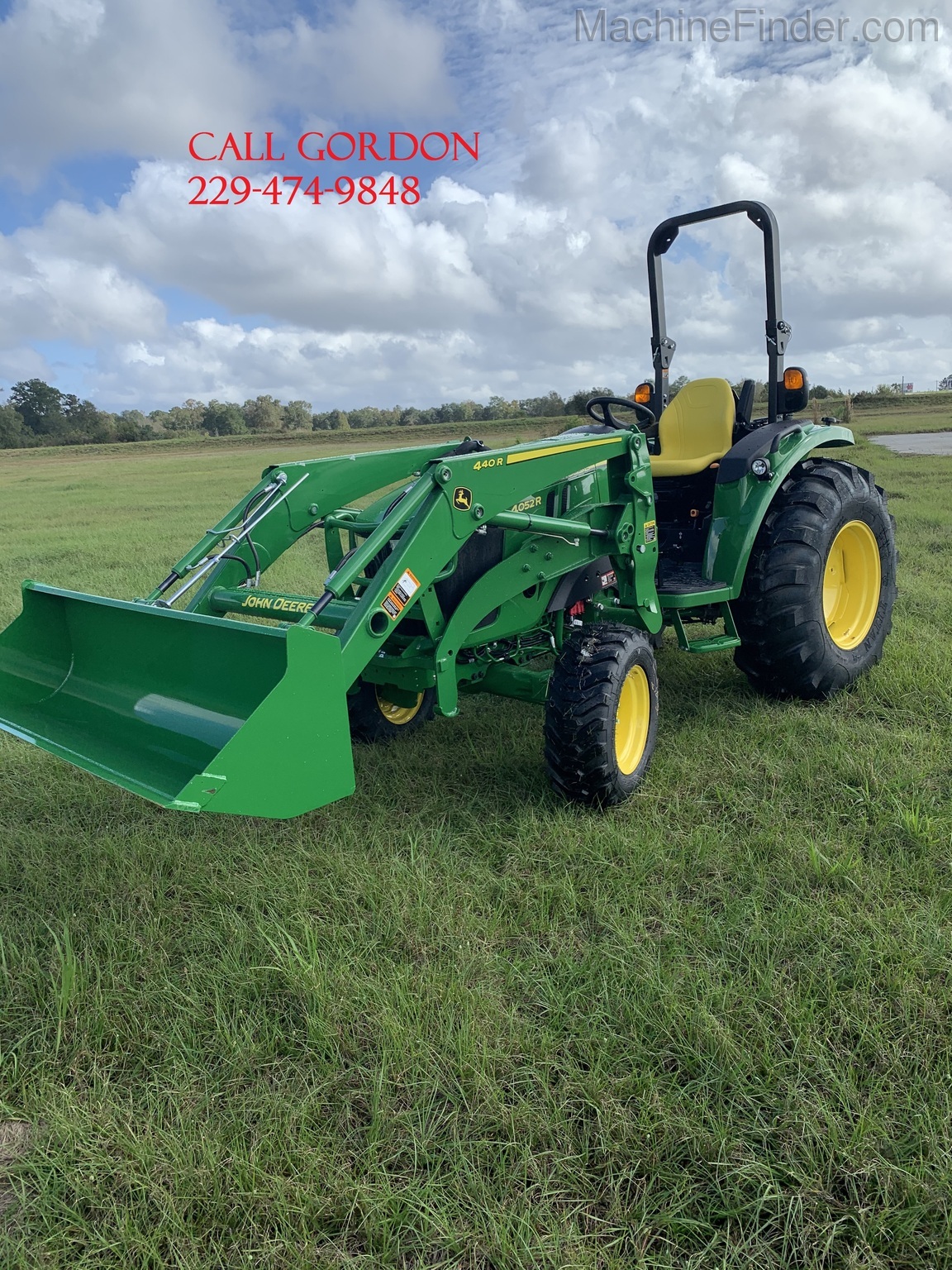 2020 John Deere 4052R Image 7