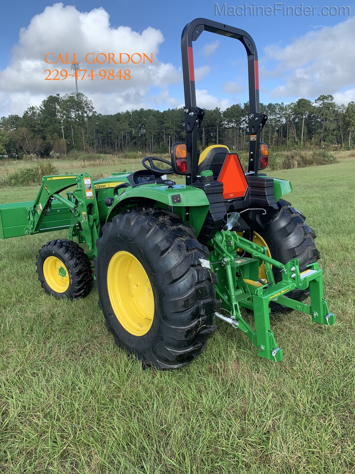 2020 John Deere 4052R Image 8