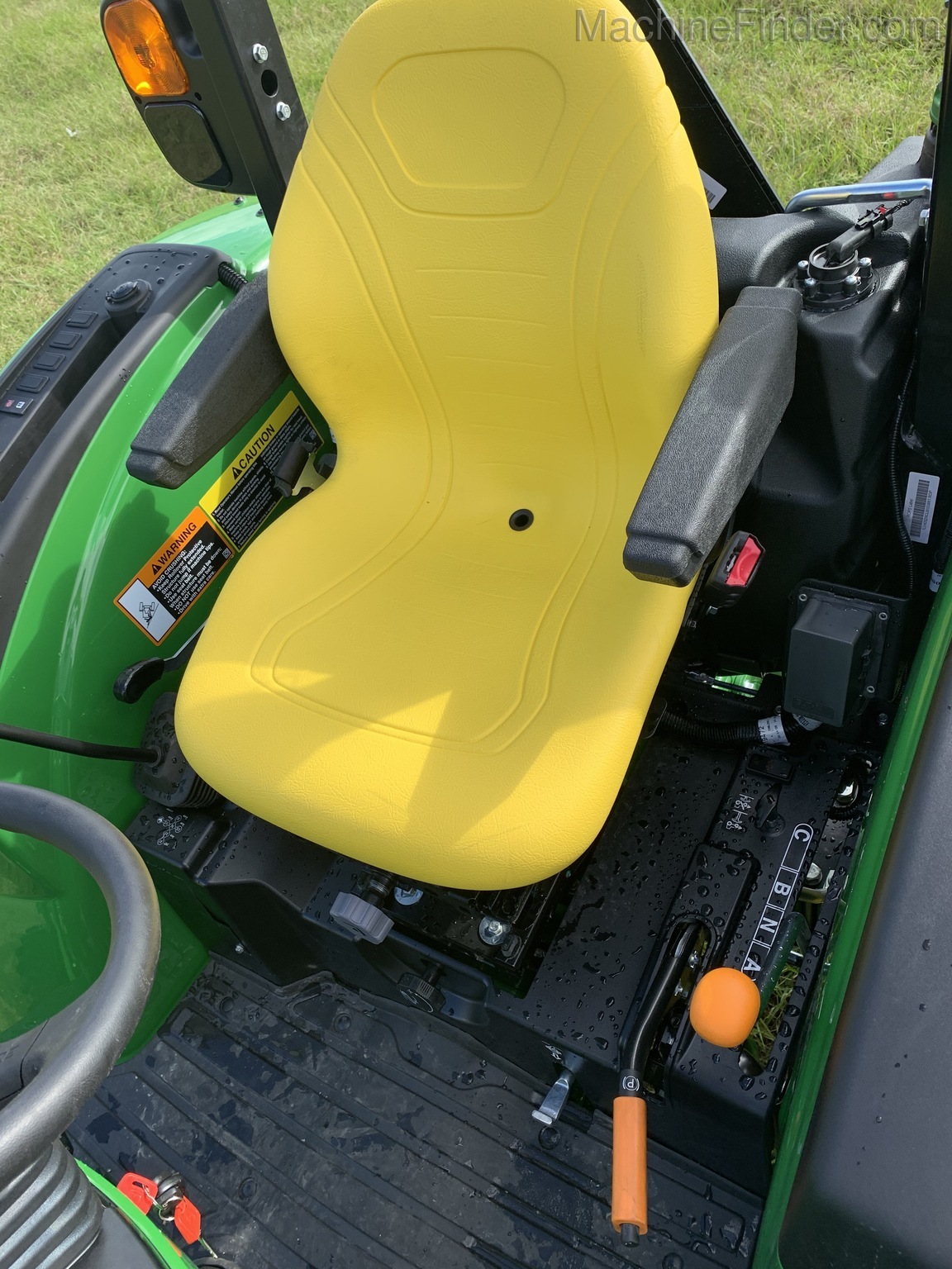 2020 John Deere 4052R Image 11