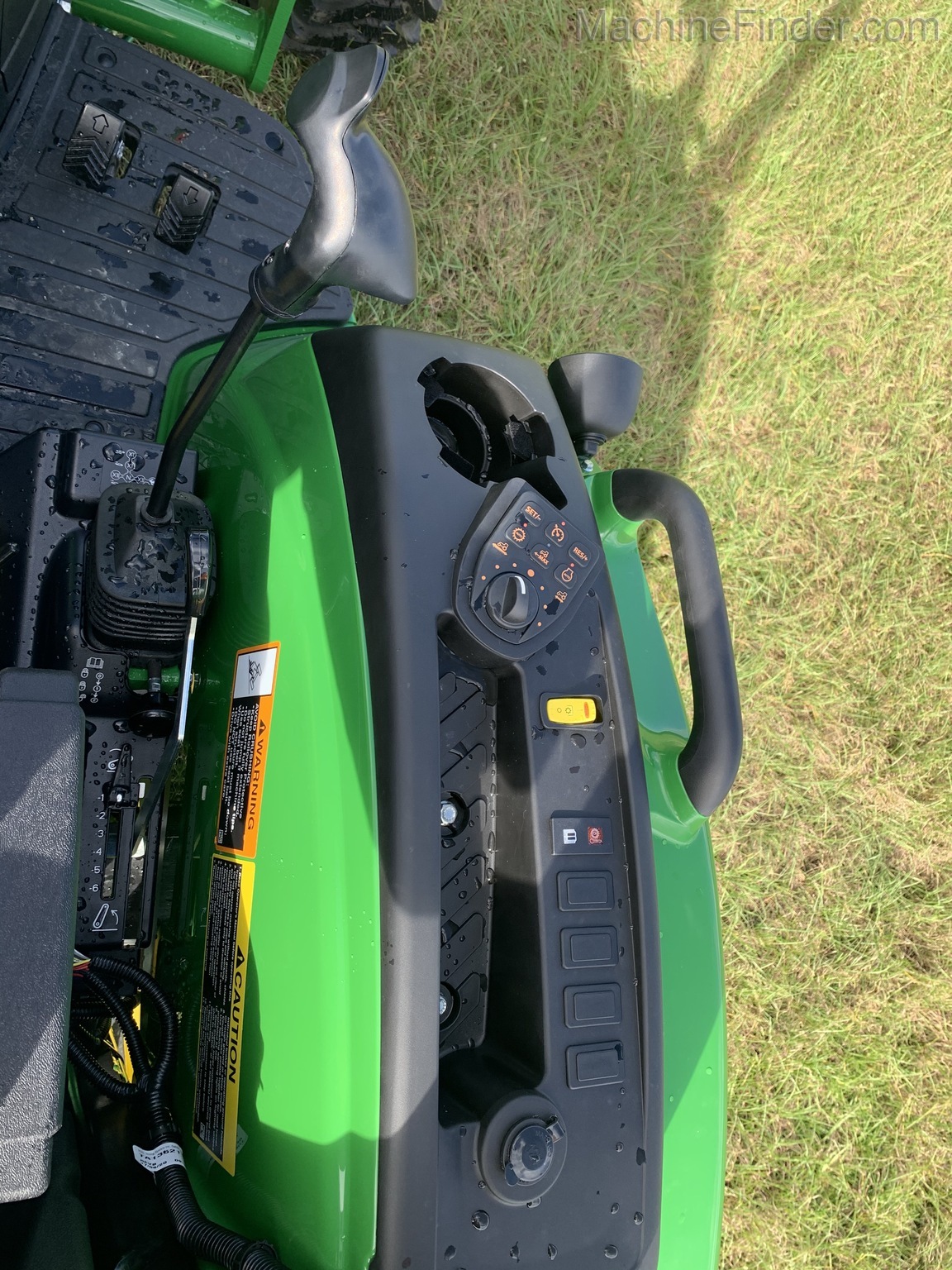 2020 John Deere 4052R Image 12