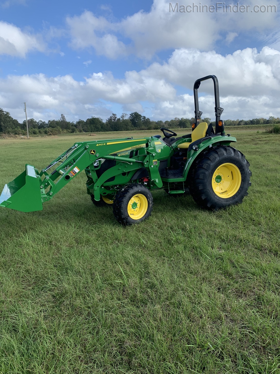 2020 John Deere 4052R Image 3