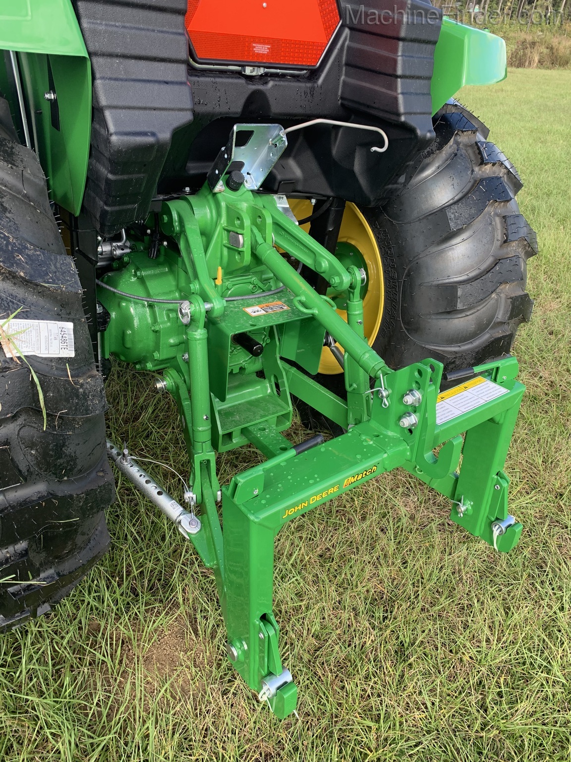 2020 John Deere 4052R Image 6