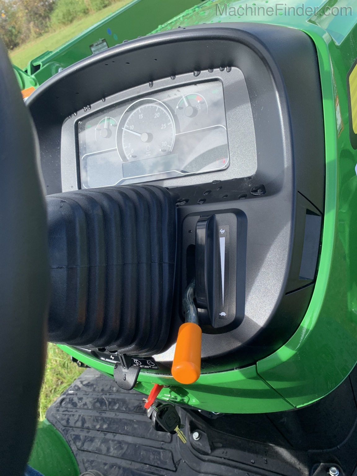 2020 John Deere 4052R Image 14