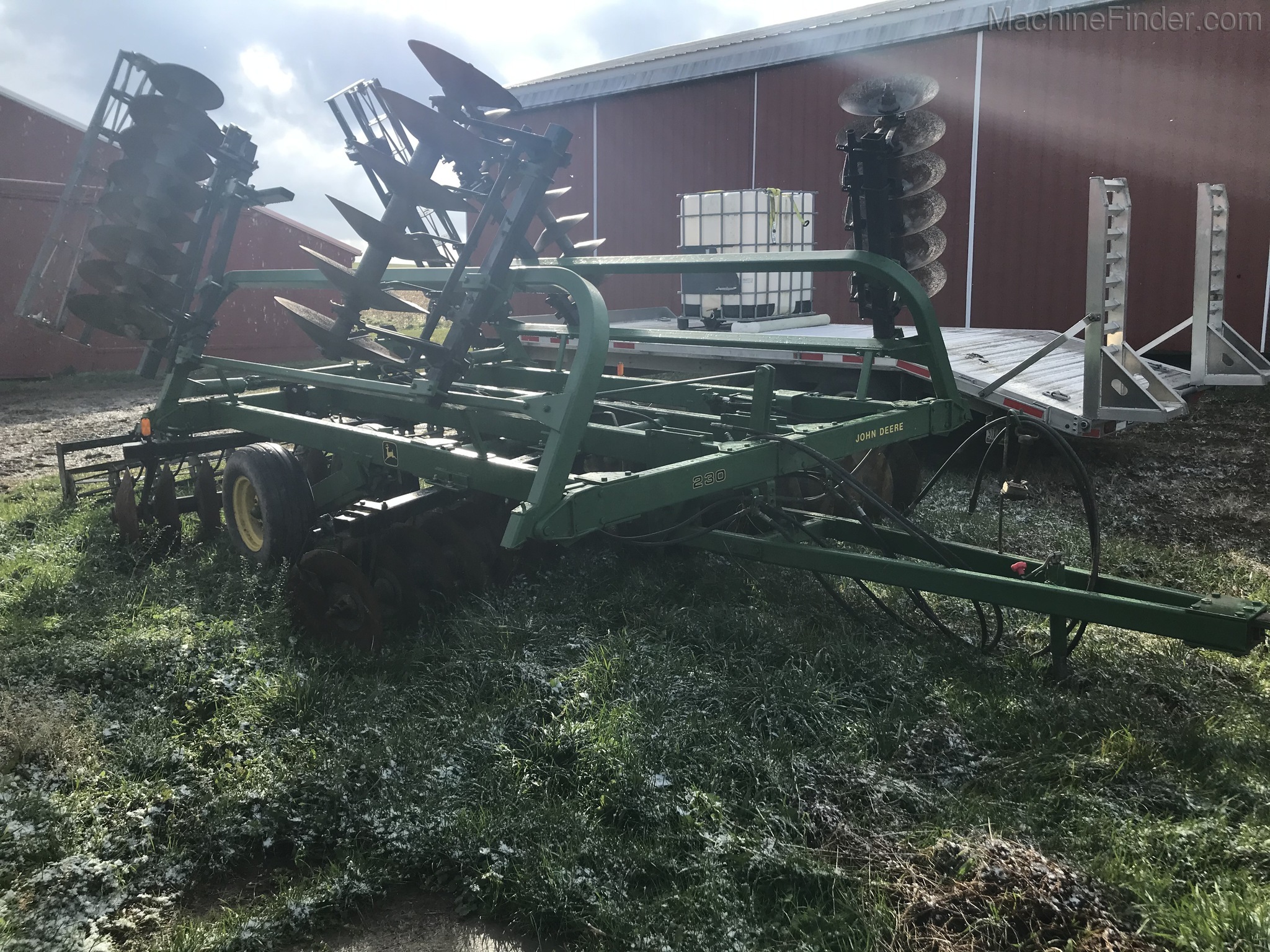 John Deere 230 Image 2