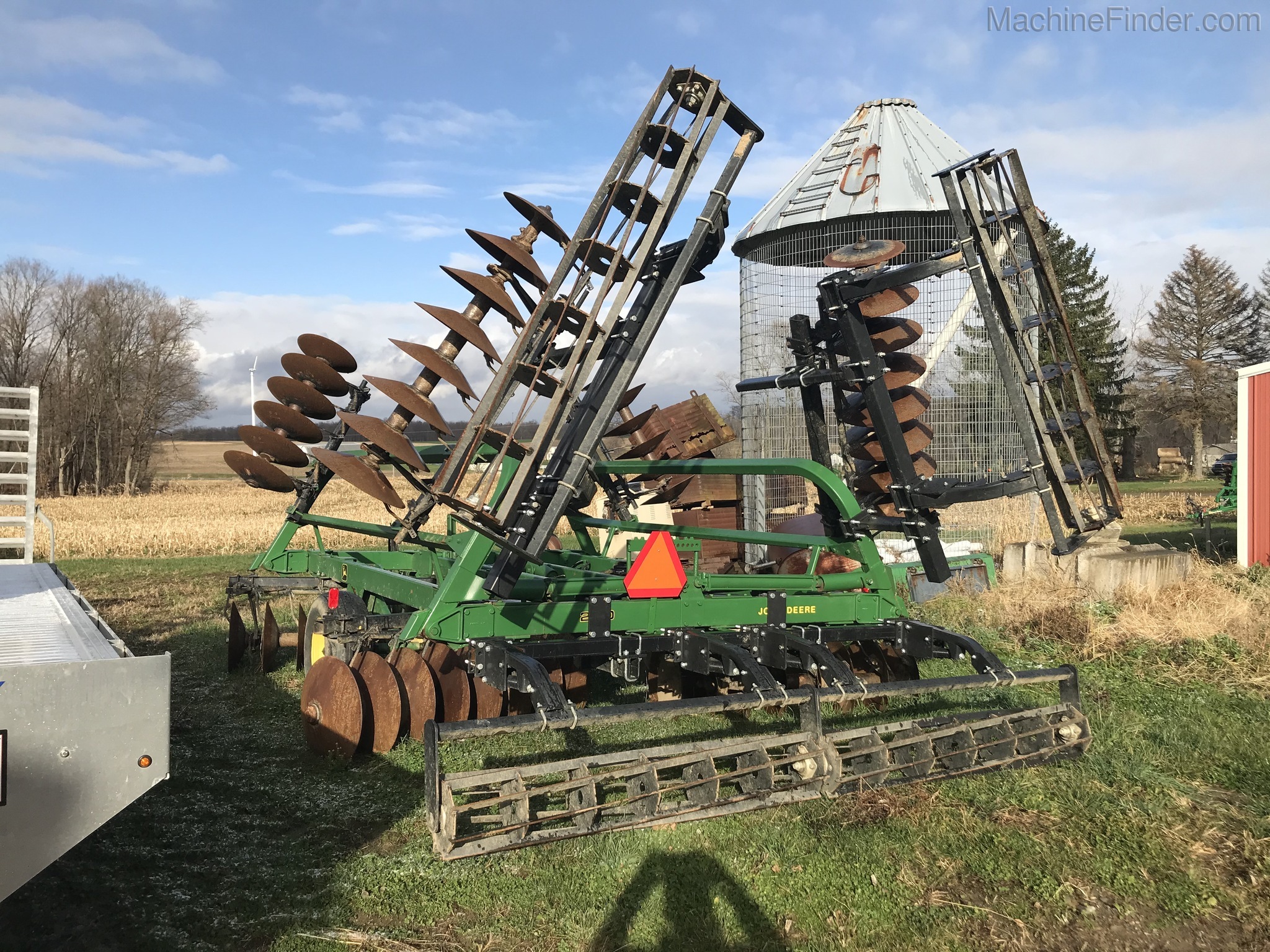 John Deere 230 Image 5