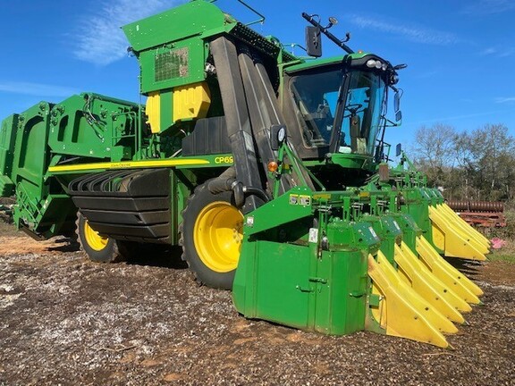 2018 John Deere CP690 Photo 2