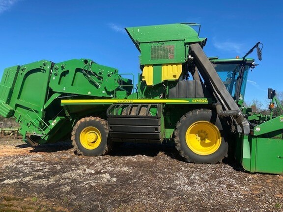 2018 John Deere CP690 Photo 3